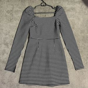 Meridith Houndstooth Mini Dress Small
